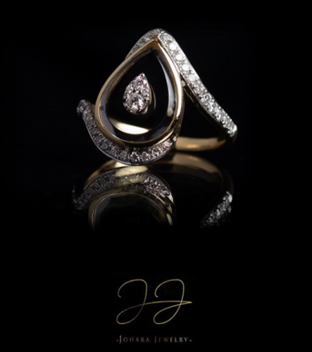 خاتم من الكوارتز الأبيض على شكل دمعة مصنوع من الذهب الأصفر عيار 18 مرصع بلألماس الأبيض