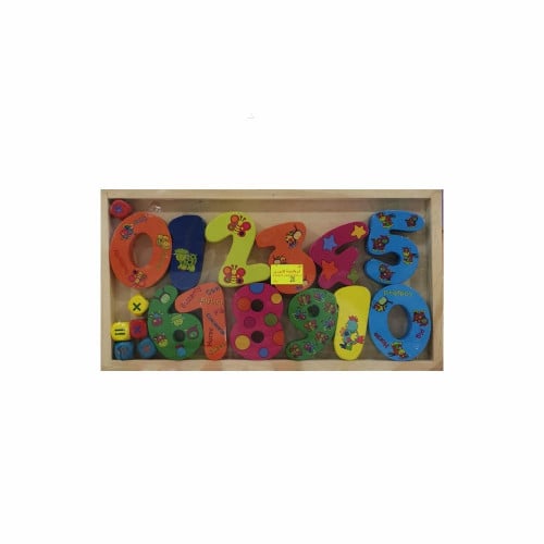 أرقام وزهرات منقطة خشب