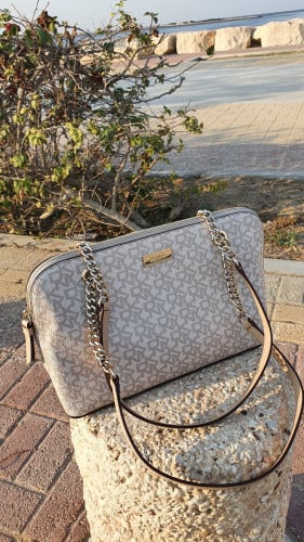 شنطة ماركة DKNY