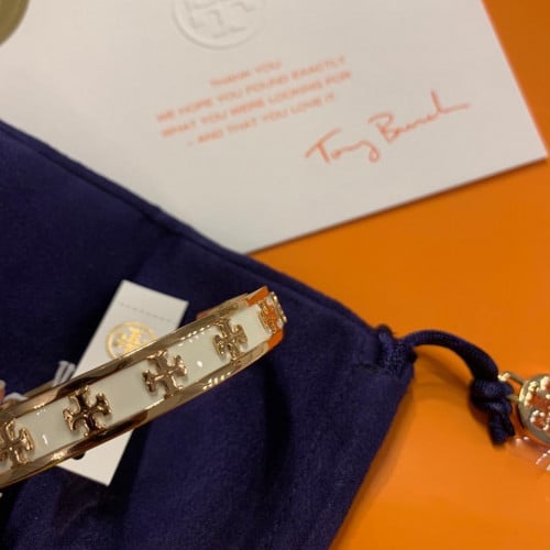 اسوارة Tory Burch ابيض