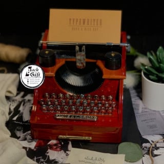 ألة  كاتبة موسيقيه.