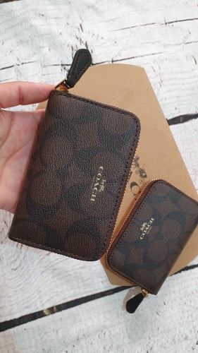 محفظة صغيرة من كوتش