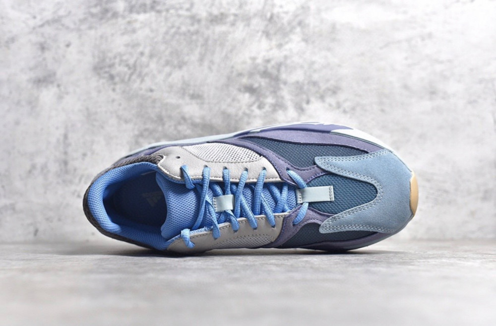 Adidas Yeezy Boost700