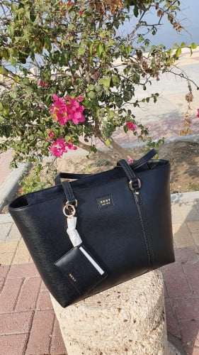 شنطة ماركة DKNY