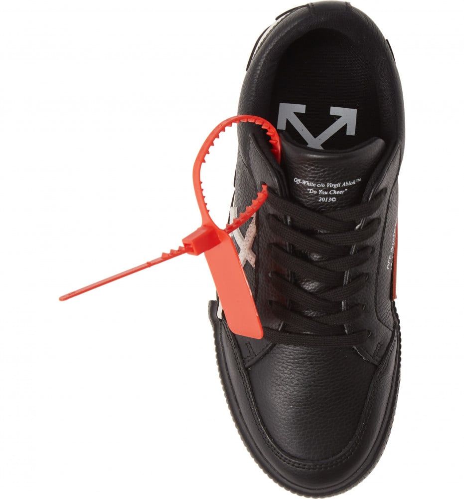 Off-White c/o Virgil Abloh Black Arrow Vulcanized Low Top Sneakers