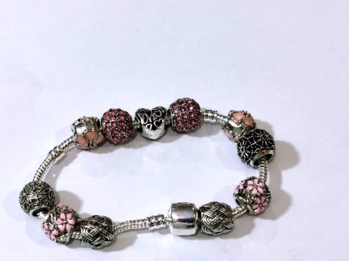 سوار نسائي مطلي بالفضة بتصميم انيق مع كريستال لامع من سواروفسكي اليمينتس