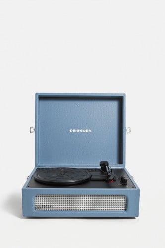 Blue Crosley Voyager Turntabl .