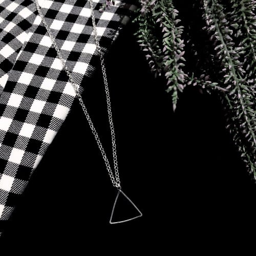 سلسال مع تشارم مثلث | Triangle necklace
