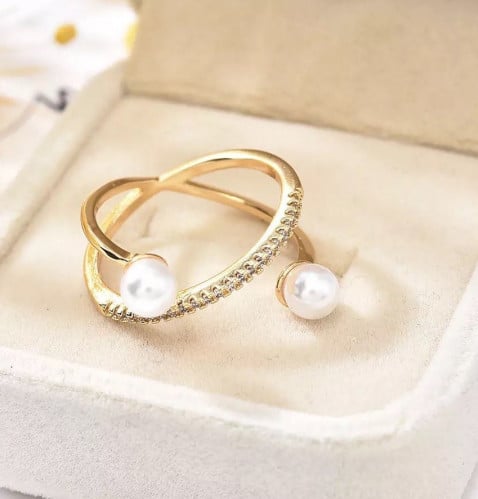 خاتم مرصع بقطع الكرستال و اطراف اللولو / مقاس 7