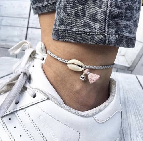 خلخال الصدف مع جرس فضي وتيزيل وردي