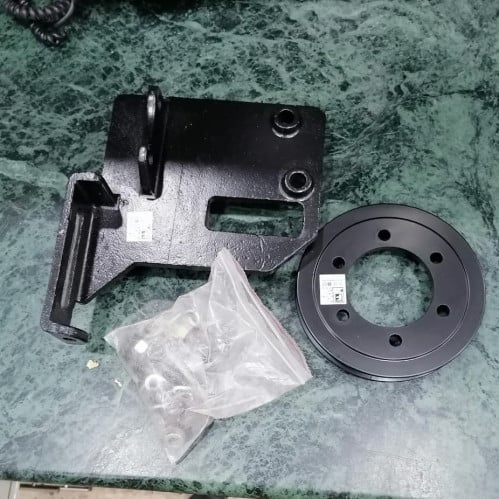#12089C قاعدة كمبروسر سياره ديهاتسو / COMPRESSOR BRACKET DAIHATSU TRUCK