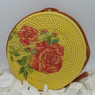 حقيبة من الخوص الطبيعي