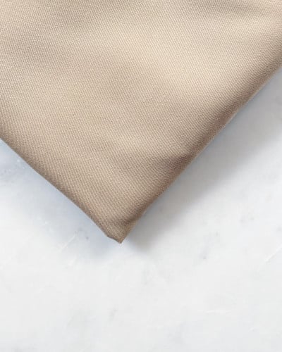 قماش كتان باللون الجملي