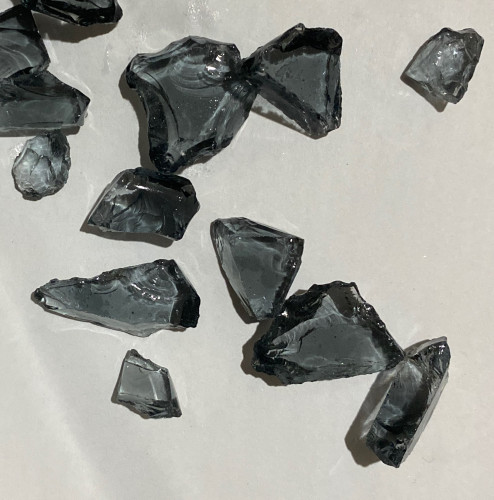 قطع الزجاج الرمادي الغامق ( 50 مل )