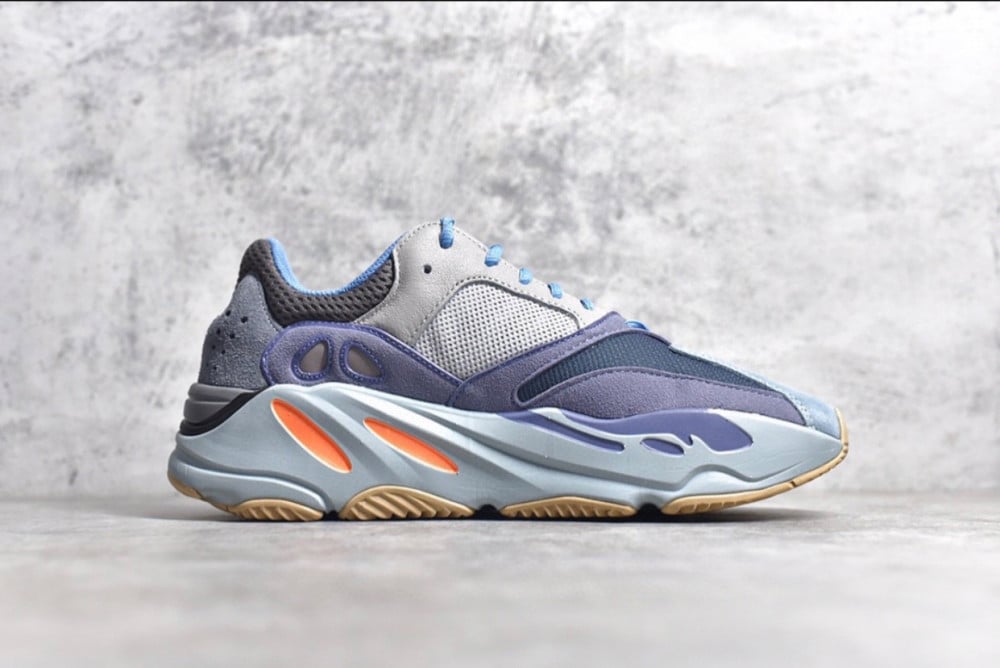 Adidas Yeezy Boost700