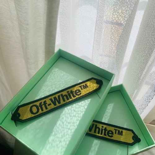 اسوارة Off-white