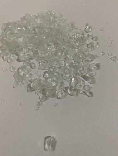 زجاج مكسر ناعم ( نص كيلو)