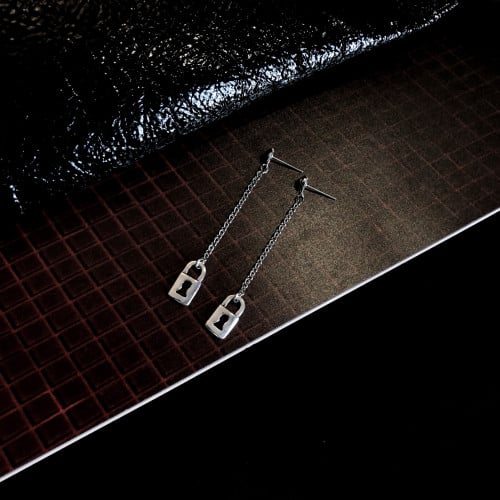 حلق القفل بسلسلة | Chain lock earrings