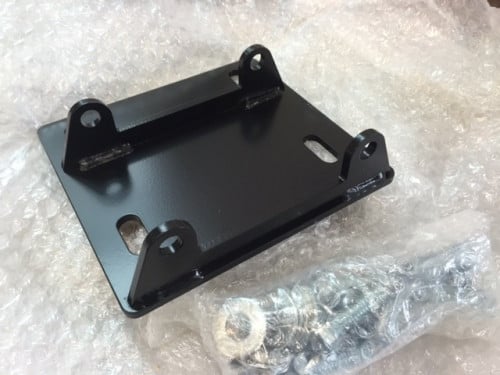#10057W قاعدة كمبروسر مرسيدس ام بي 123 / COMPRESSOR BRACKET MERCEDES MB123 85-89