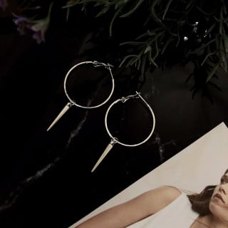 حلق دائري مع سبايك فضي | Silver hoop earrings with spike