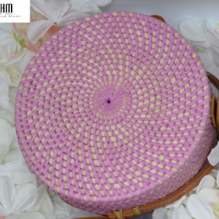 حقيبة من الخوص الطبيعي