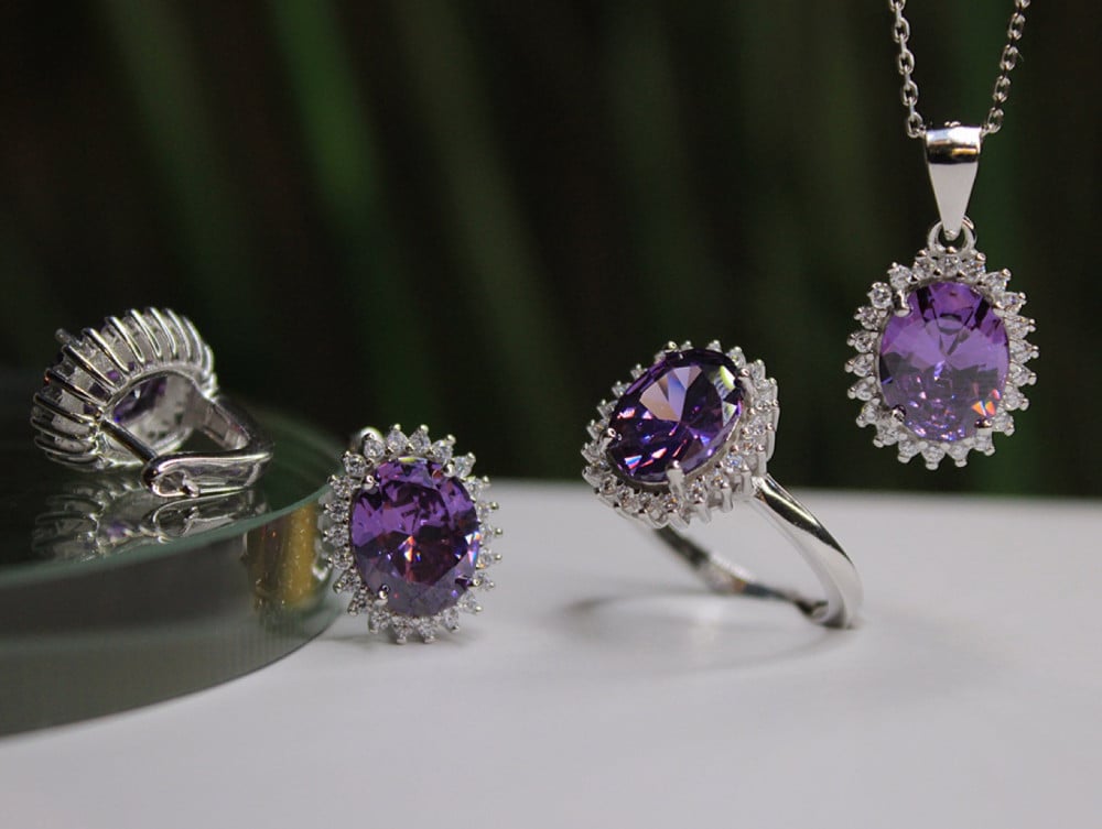 أطقم فضة رقيقة