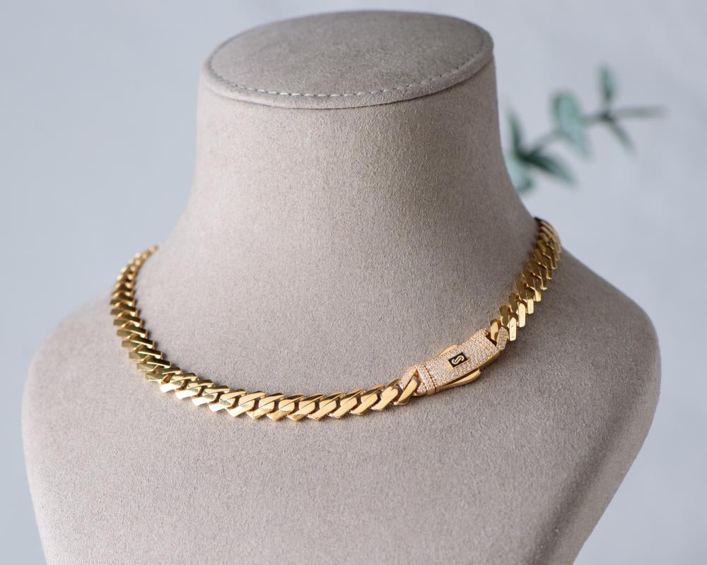 Royal 21 carat gold necklace from MONACO