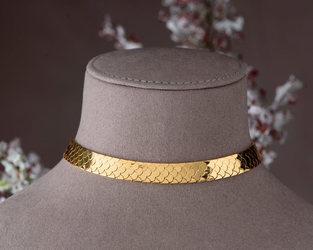 21 karat Italian gold choker from Brand MOSAIQ