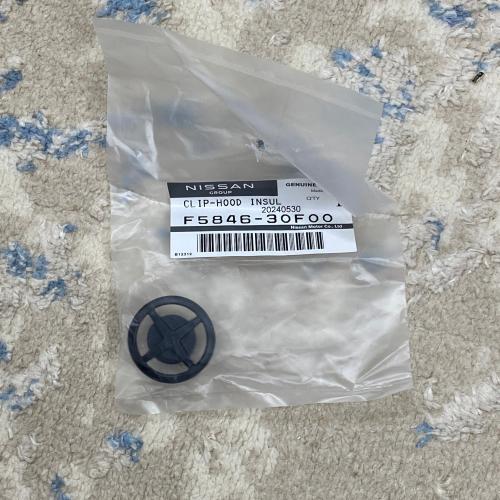 كلبس عازل الكبوت للباترول الحبه ب 8ريال