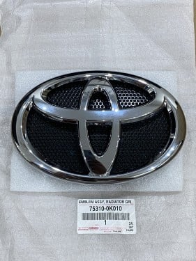 علامة شبك لهايلوكس 2016-2024