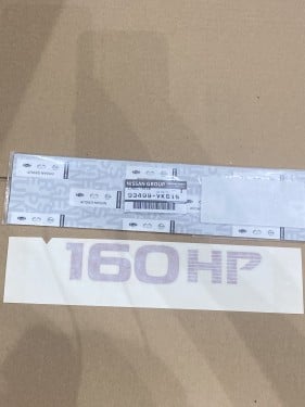 استيكر 160HP صغير لباب الصندوق ددسن