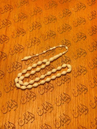 سبحة عاج الفيل افريقي الوزن ٣٨.٣٠ غرام مقاس ٩ في ١٤.٥٠ ملي ٣٣ خرزه