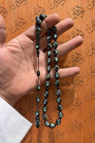سبحة يسر بلدي فضه مطعم احجار طبيعي مقاس 10 في 14.5 ملي عدد الخرز 33 خرزة