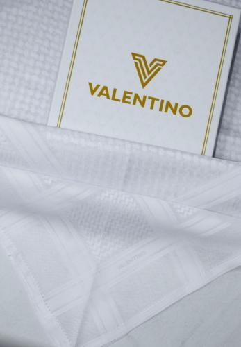 شماغ فالنتينو ابيض 2024 Valentino