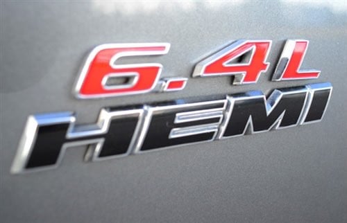علامتين 6.4 hemi  للرفرفين