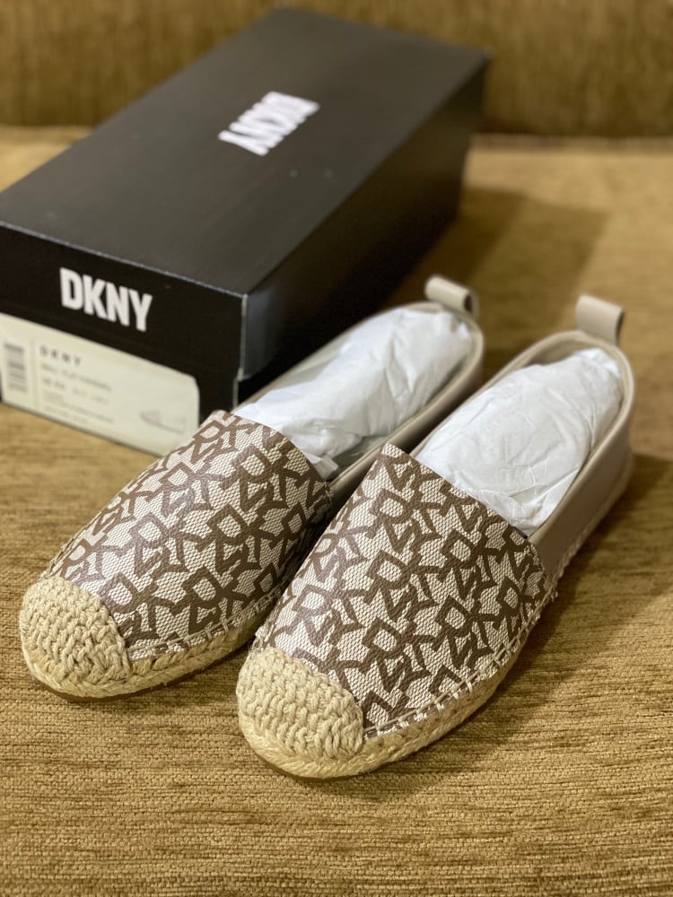 DKNY Signature Print Flat espadrilles In Beige - Charisma.outlet