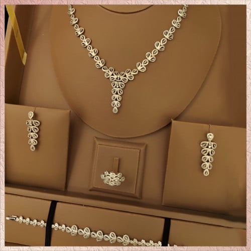 مجوهرات زركون اولوية العناية