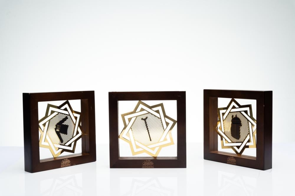 مجموعة استاندات مكتبية- العنزة والدرع والمغفر