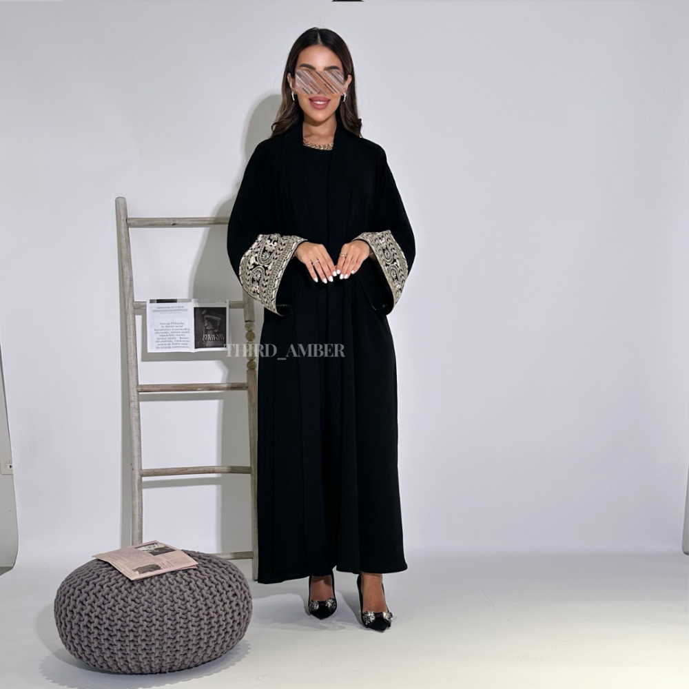 عباية سواد فاحم نص كلوش  - ثلثك عنبر