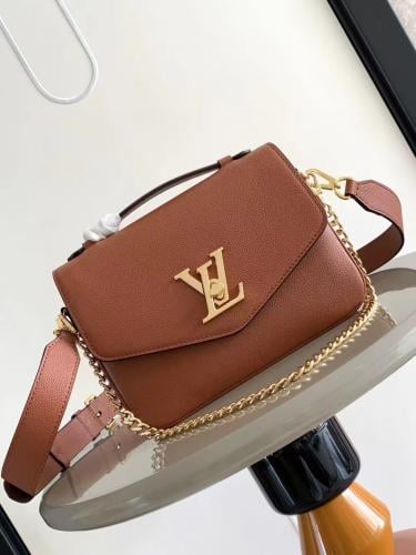 شنطة LV 22cm 16,5cm