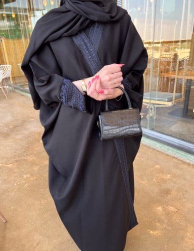 عباية بشت تطريز اكمام مفتوحه لف - قماش كريب