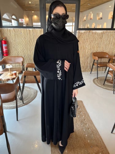 عباية نص كلوش ابيض - قماش انترنت