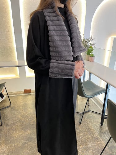 عباية فرو رمادي - قماش شمواء