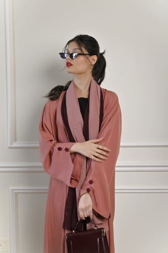 كلوش بأزرار على الأكمام