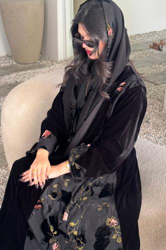 مخمل مع مخمل اسود شيفون مبطن من الجوانب و الأكمام