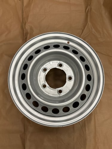 جنوط هلل فضي لاندكروزر مقاس17 اصلي طقم مرشوش