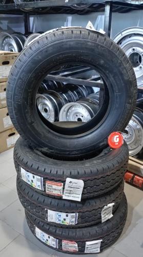 طقم كفرات بريجستم مقاس205/70R15 اصلي