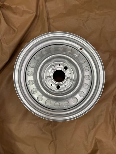 جنوط مرسدس عادي فضي للهايلوكس من2005 وتحت درجه اولى طقم