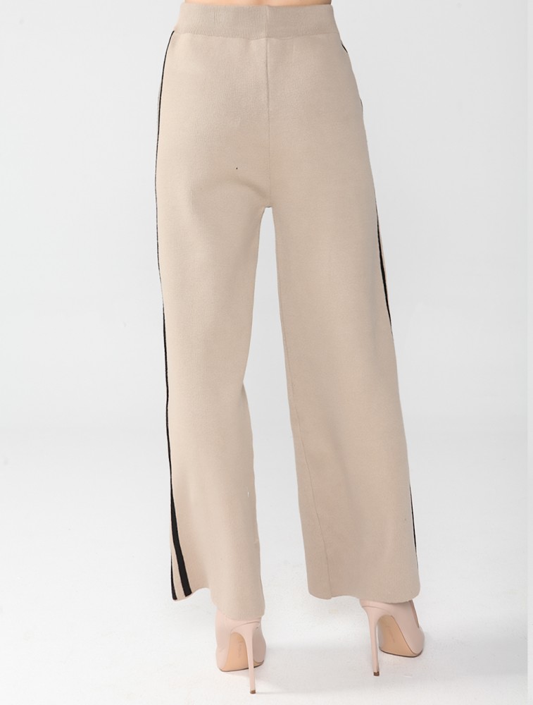 Women's winter pants with wide legs and elastic waist with