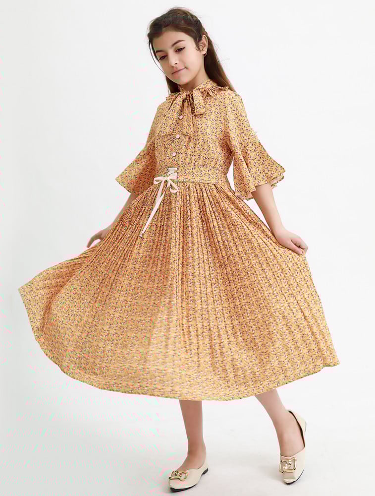 Plaza girl dress store